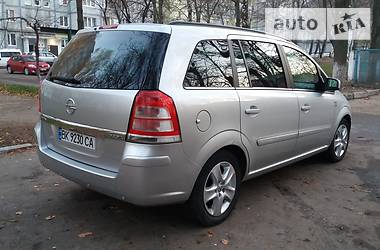 Универсал Opel Zafira 2011 в Ровно