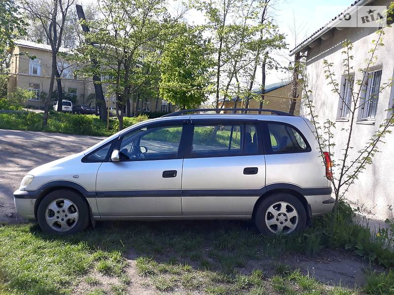 Минивэн Opel Zafira 2002 в Одессе