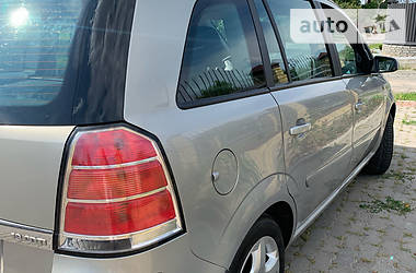 Вантажопасажирський фургон Opel Zafira 2007 в Луцьку