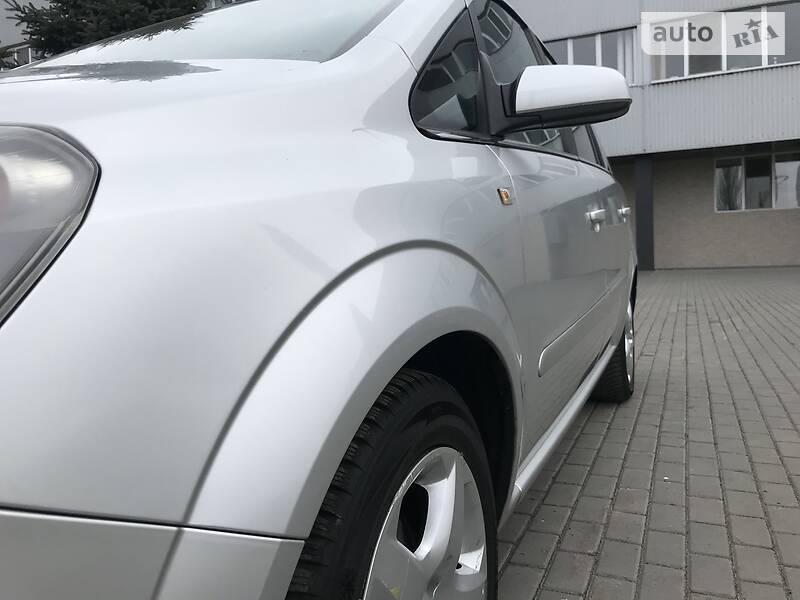 Минивэн Opel Zafira 2007 в Днепре