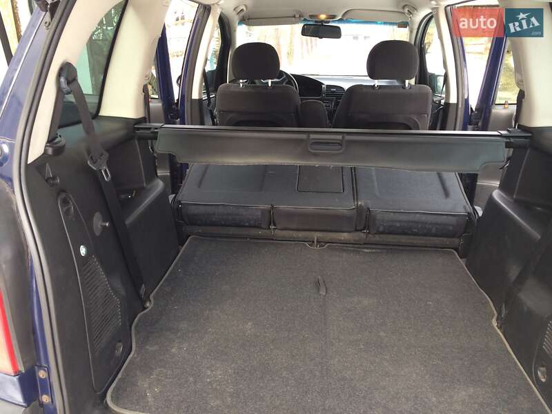Мінівен Opel Zafira 2002 в Вараші