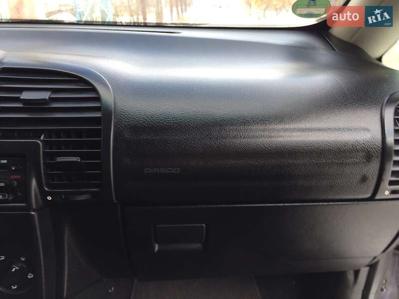 Мінівен Opel Zafira 2002 в Вараші