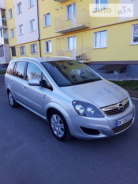 Мінівен Opel Zafira 2010 в Звягелі