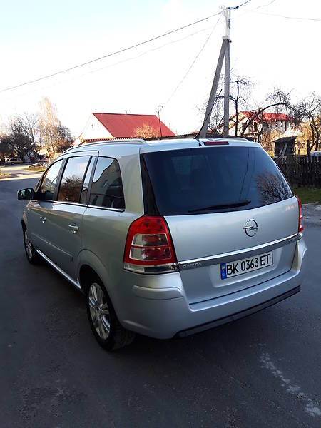 Мінівен Opel Zafira 2010 в Звягелі