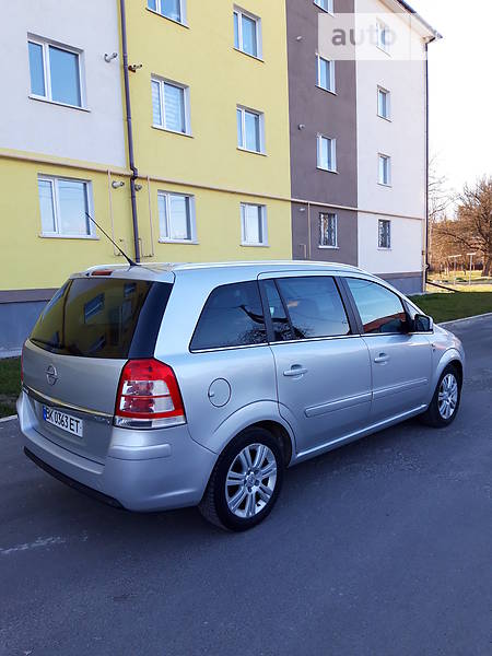 Мінівен Opel Zafira 2010 в Звягелі