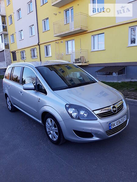 Мінівен Opel Zafira 2010 в Звягелі
