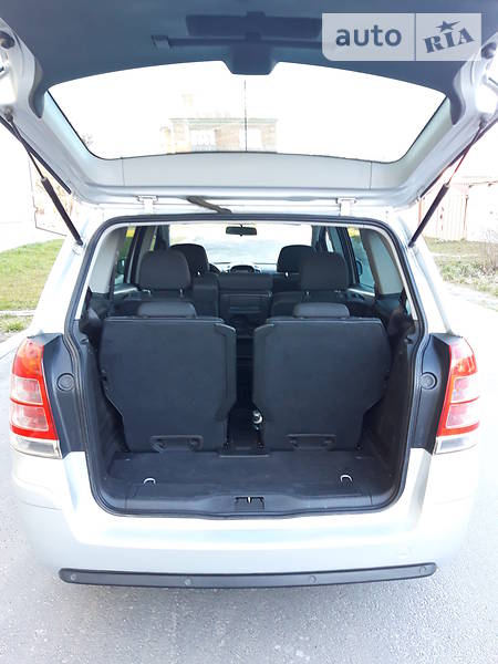 Мінівен Opel Zafira 2010 в Звягелі