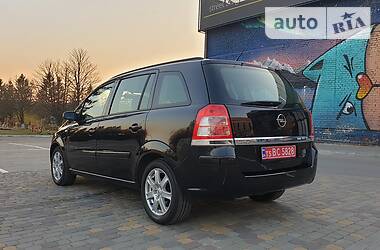 Минивэн Opel Zafira 2008 в Луцке