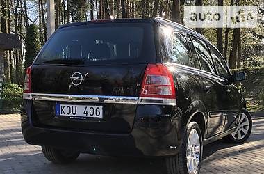 Мінівен Opel Zafira 2010 в 