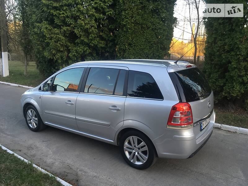 Минивэн Opel Zafira 2009 в Ровно