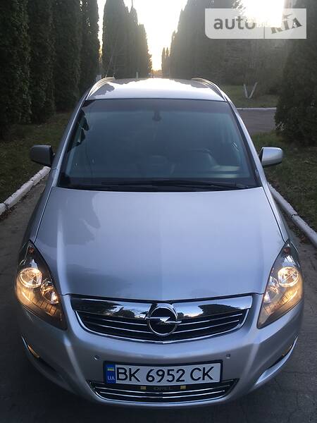Минивэн Opel Zafira 2009 в Ровно