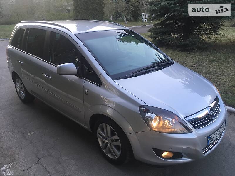 Минивэн Opel Zafira 2009 в Ровно