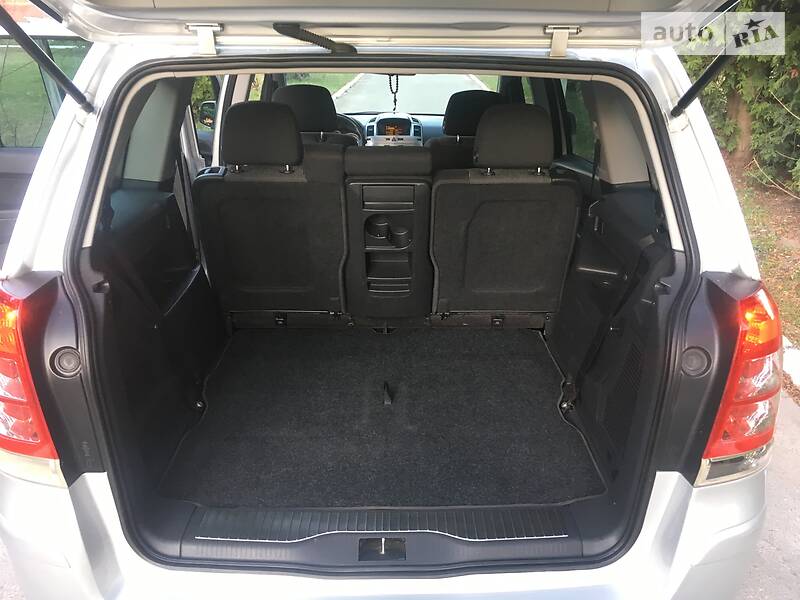 Минивэн Opel Zafira 2009 в Ровно
