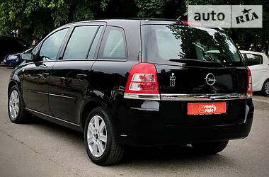 Минивэн Opel Zafira 2009 в Киеве