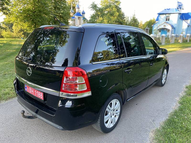 Мінівен Opel Zafira 2010 в Луцьку