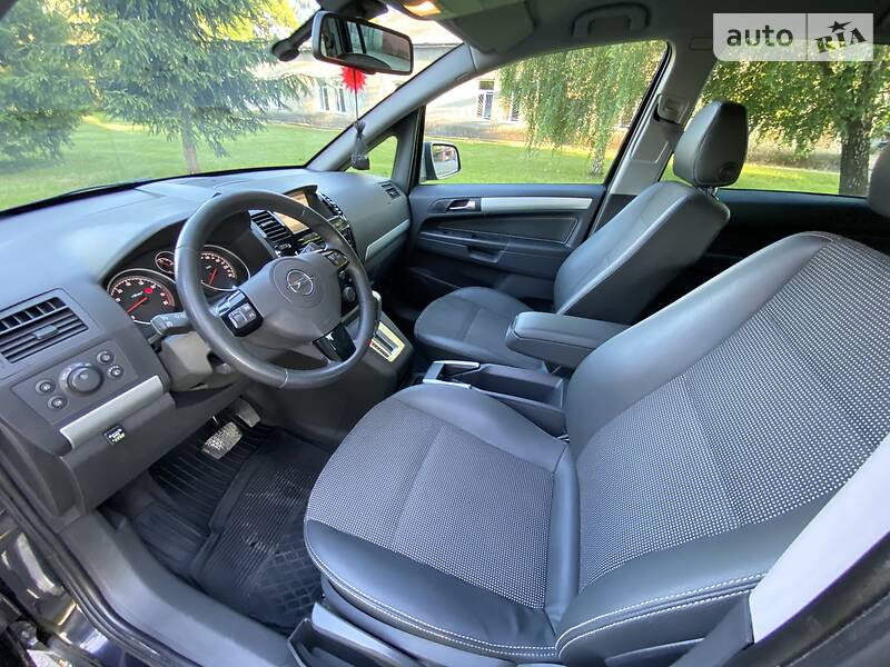 Мінівен Opel Zafira 2010 в Луцьку