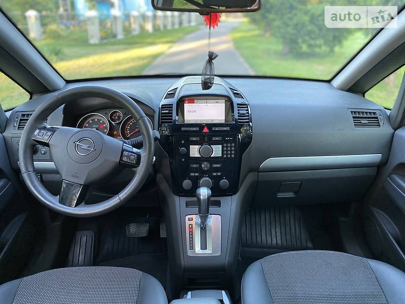 Мінівен Opel Zafira 2010 в Луцьку
