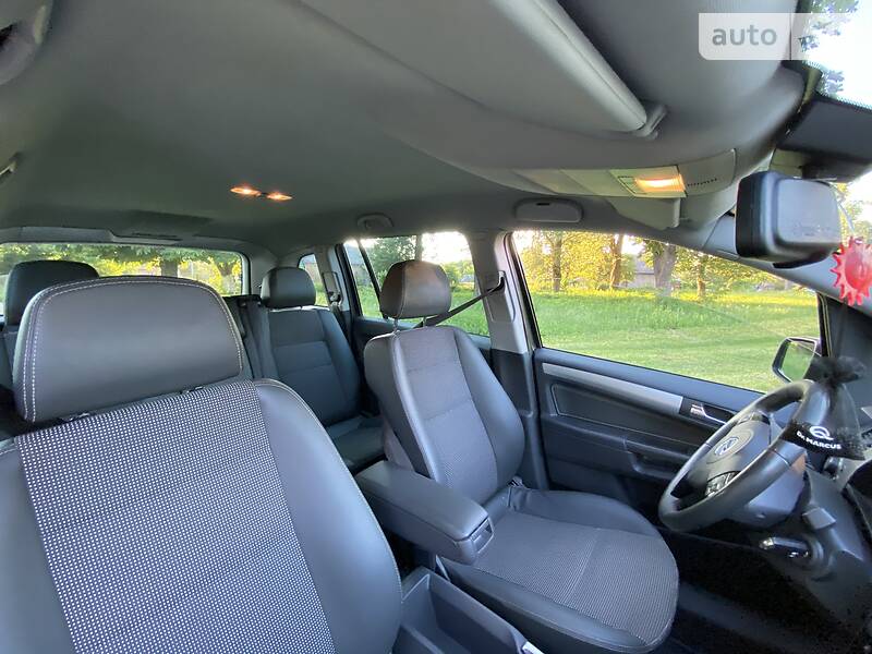 Мінівен Opel Zafira 2010 в Луцьку