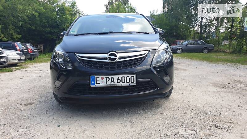 Універсал Opel Zafira 2014 в Івано-Франківську