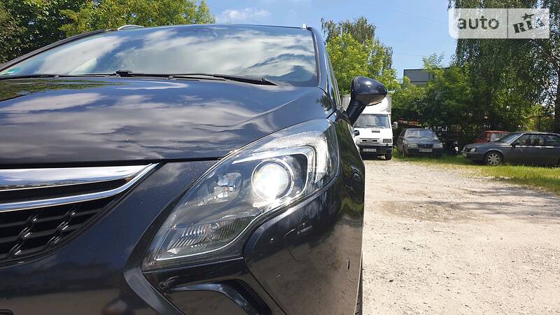 Універсал Opel Zafira 2014 в Івано-Франківську