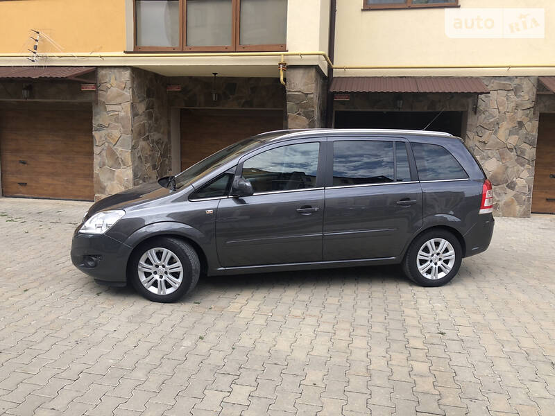 Мінівен Opel Zafira 2011 в Чернівцях