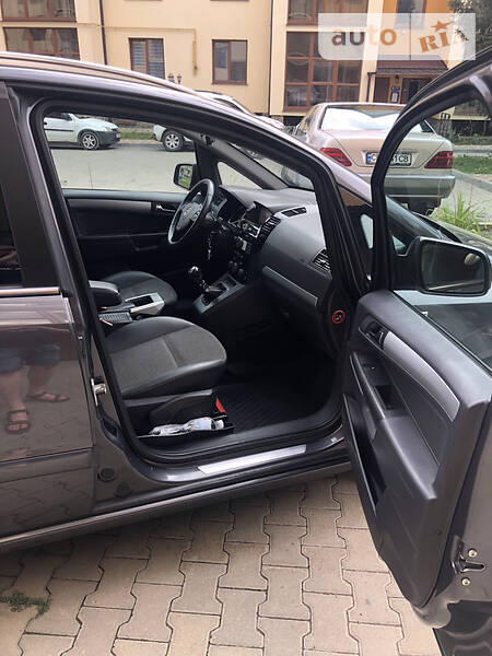 Мінівен Opel Zafira 2011 в Чернівцях