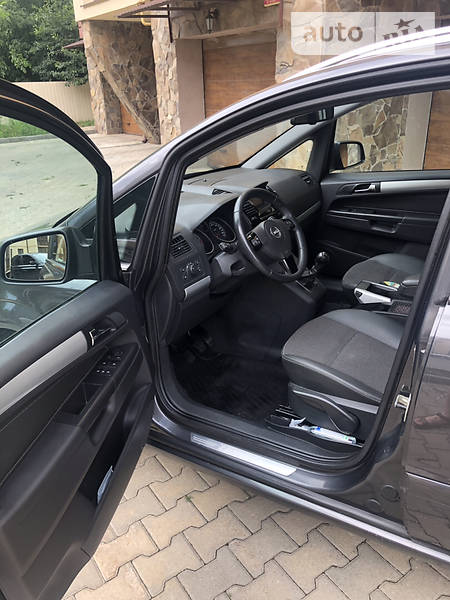 Мінівен Opel Zafira 2011 в Чернівцях