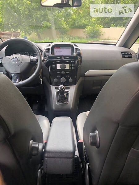 Мінівен Opel Zafira 2011 в Чернівцях