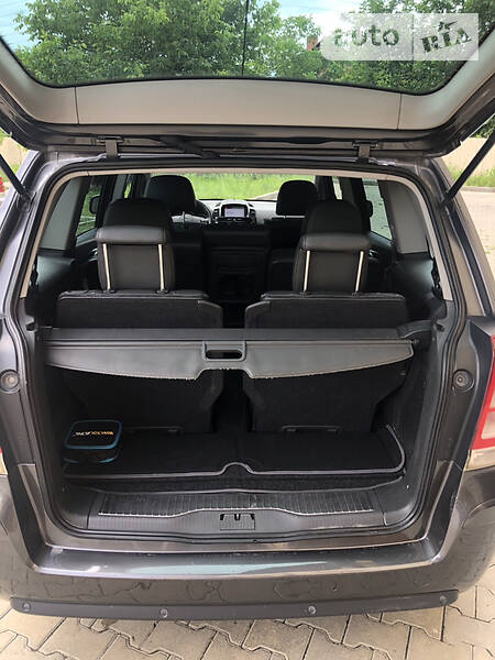 Мінівен Opel Zafira 2011 в Чернівцях