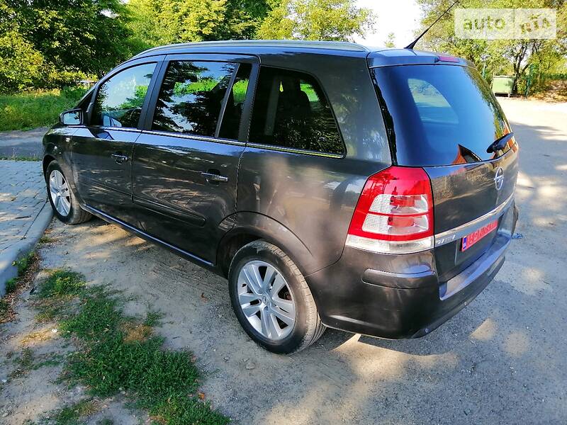 Минивэн Opel Zafira 2009 в Золочеве