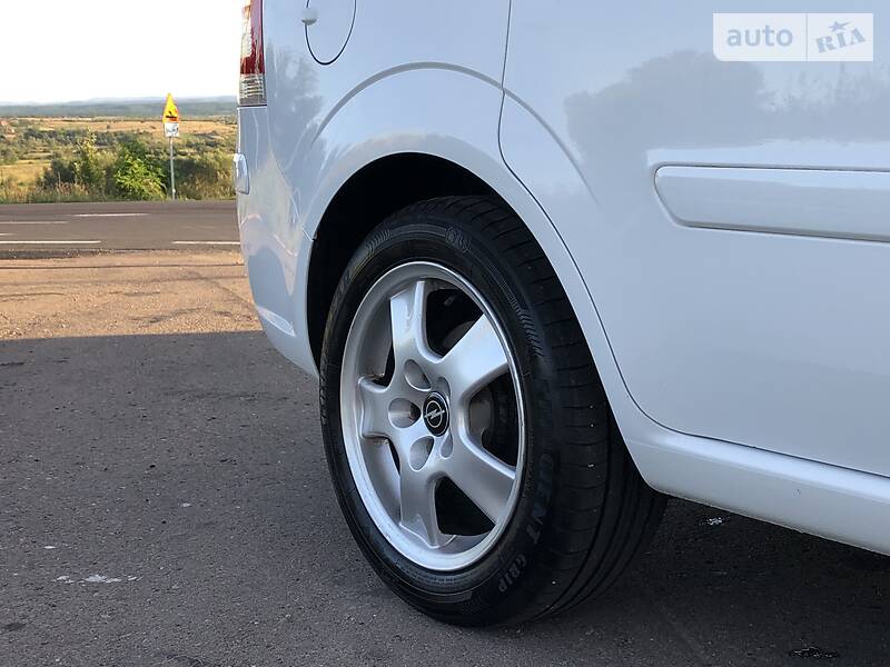 Мінівен Opel Zafira 2009 в Дрогобичі