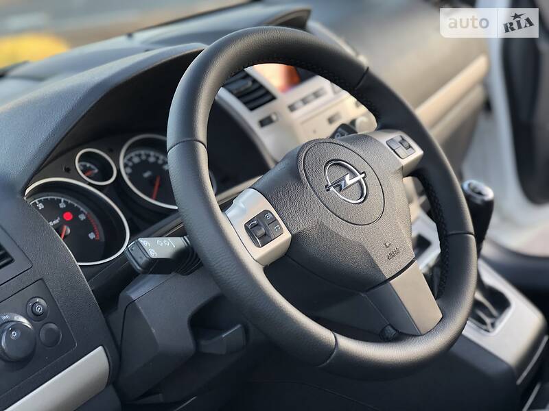 Мінівен Opel Zafira 2009 в Дрогобичі