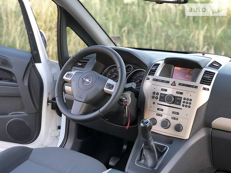 Мінівен Opel Zafira 2009 в Дрогобичі