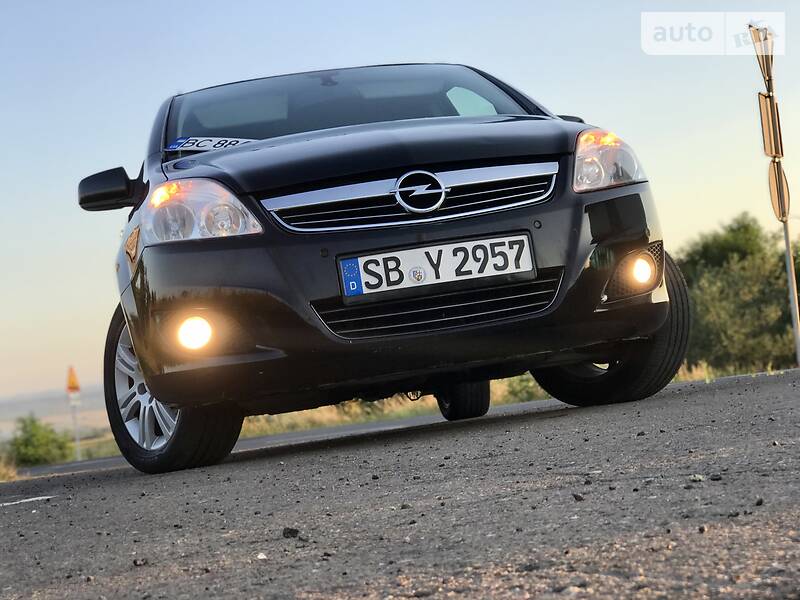 Мінівен Opel Zafira 2010 в Дрогобичі