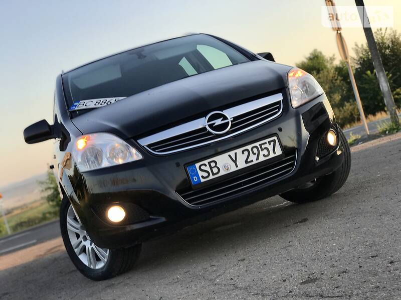 Мінівен Opel Zafira 2010 в Дрогобичі
