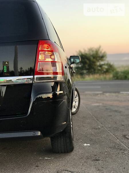 Мінівен Opel Zafira 2010 в Дрогобичі