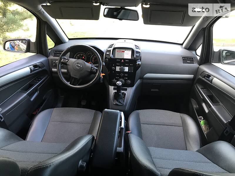 Мінівен Opel Zafira 2010 в Дрогобичі