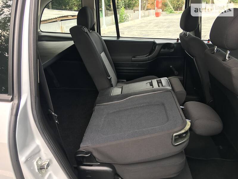 Універсал Opel Zafira 2003 в Вінниці