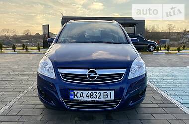 Минивэн Opel Zafira 2008 в Киеве