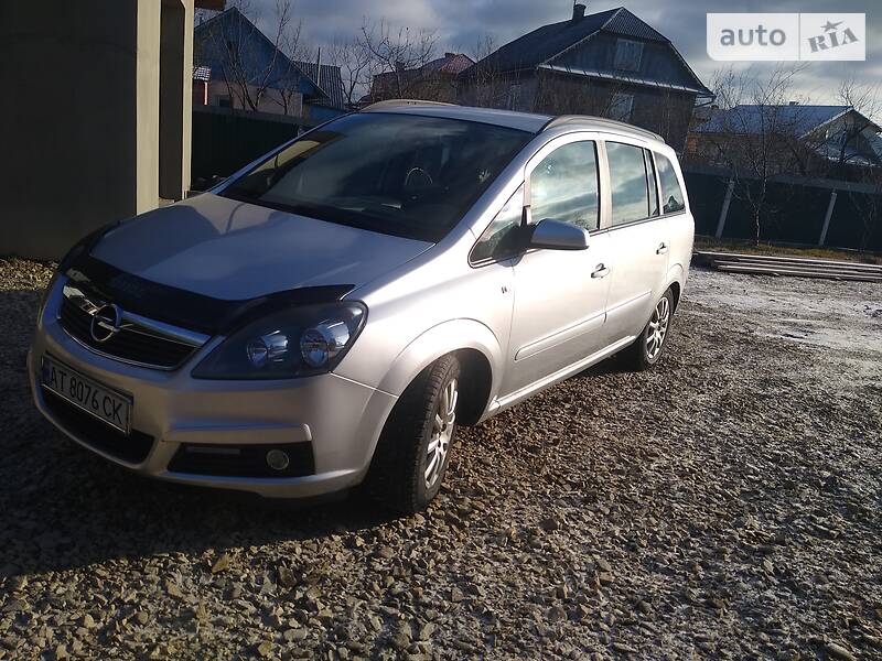 Мінівен Opel Zafira 2005 в Рожнятові