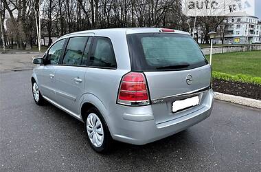 Универсал Opel Zafira 2006 в Днепре