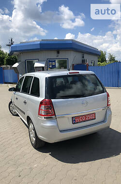 Минивэн Opel Zafira 2009 в Луцке