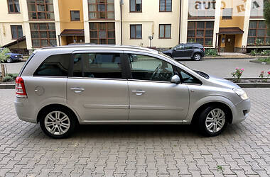 Минивэн Opel Zafira 2009 в Черновцах