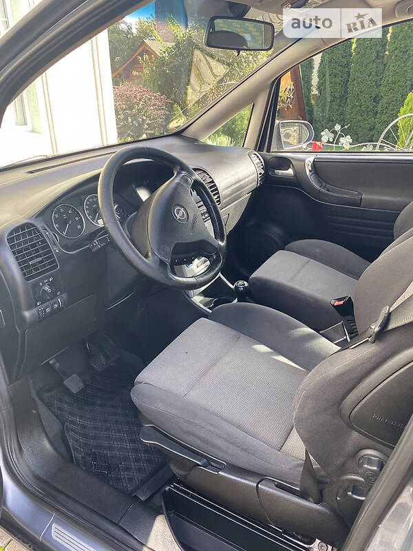 Минивэн Opel Zafira 2003 в Черновцах