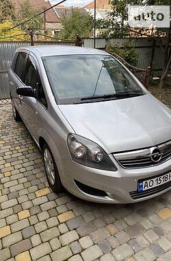 Универсал Opel Zafira 2010 в Мукачево