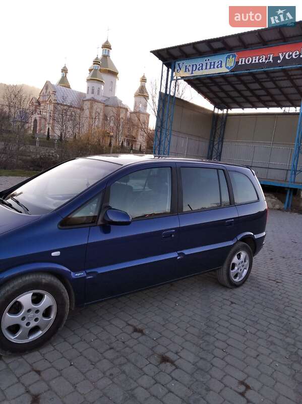 Минивэн Opel Zafira 2004 в Надворной