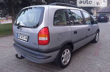 Универсал Opel Zafira 2001 в Могилев-Подольске