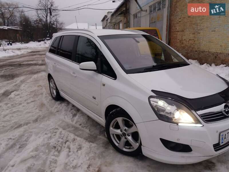 Універсал Opel Zafira 2009 в Калуші