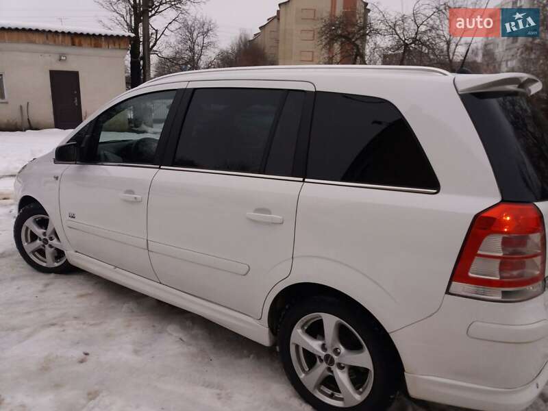 Універсал Opel Zafira 2009 в Калуші