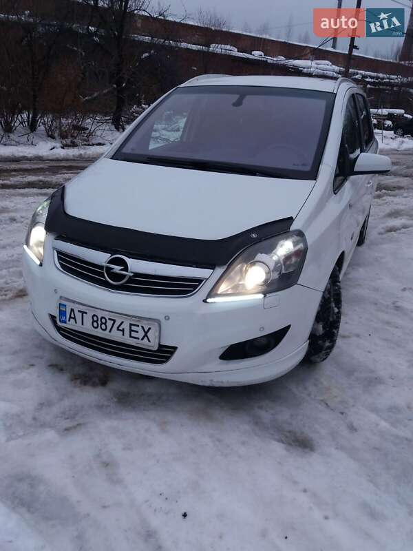 Універсал Opel Zafira 2009 в Калуші